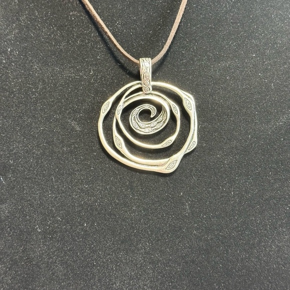 Nightmare Before Christmas Style Silver Toned Metal Swirl Slide Pendant - Picture 7 of 8